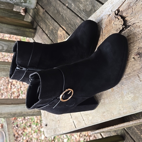 LC Lauren Conrad Shoes - LC LAUREN CONRAD Black Faux Suede Ankle Booties. Size 8W. Like New!
